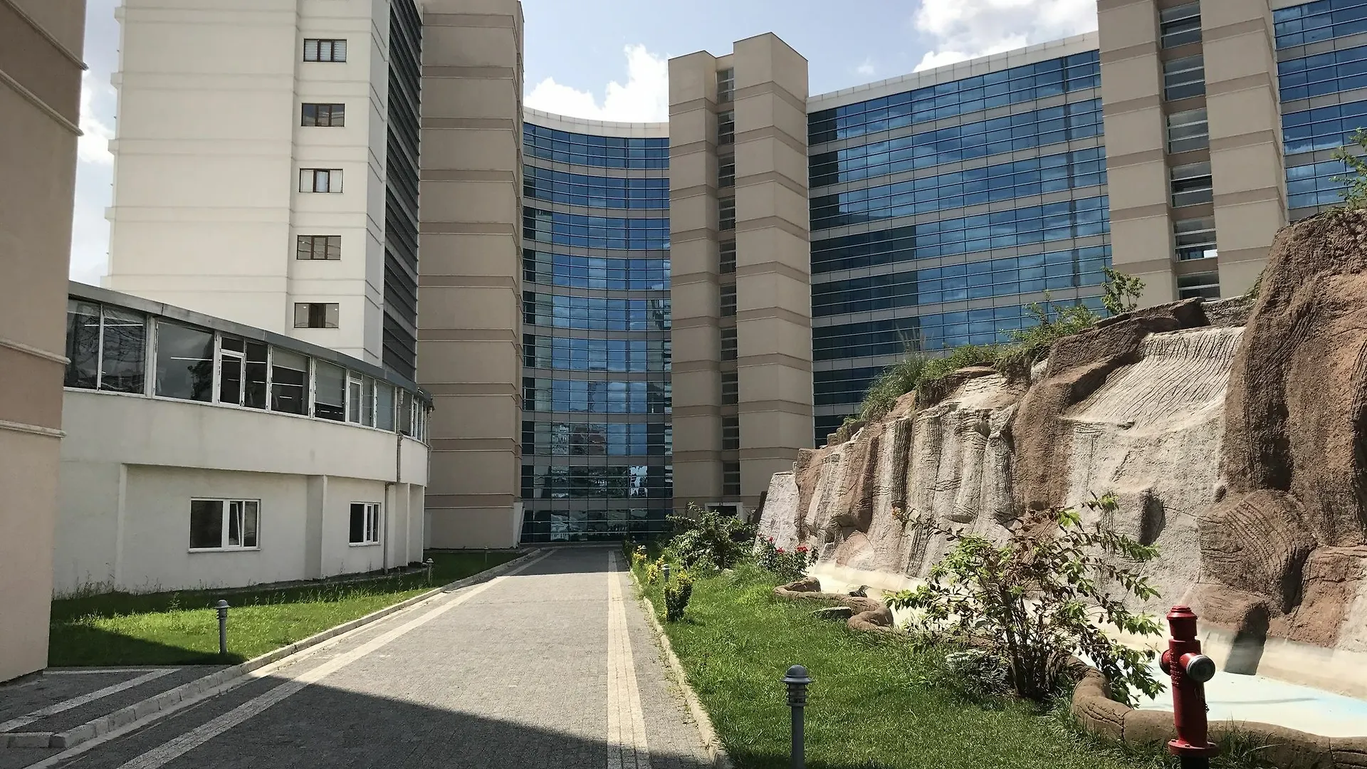 Arma Apartments contacts